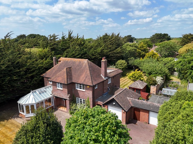 Click the photo for more details of Park Lane, Milford on Sea, Lymington, SO41