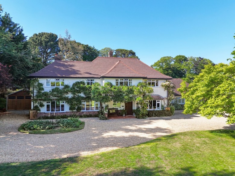 Click the photo for more details of Sway Road, Pennington, Lymington, SO41