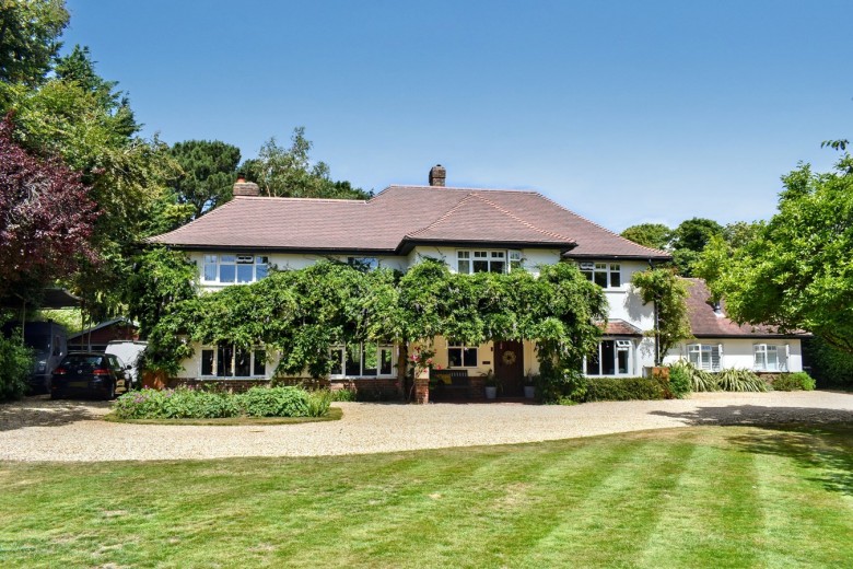 Click the photo for more details of Sway Road, Pennington, Lymington, SO41