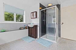Images for Cripps Corner Road, Staplecross, East Sussex