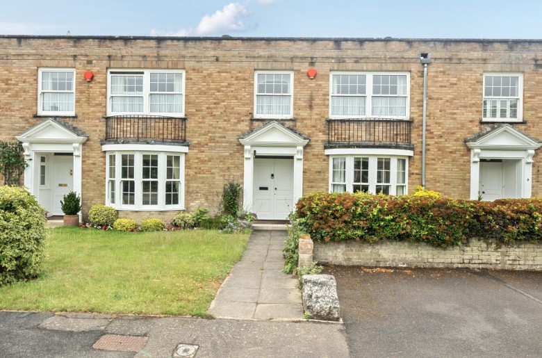 Click the photo for more details of Courtenay Place, Lymington, SO41