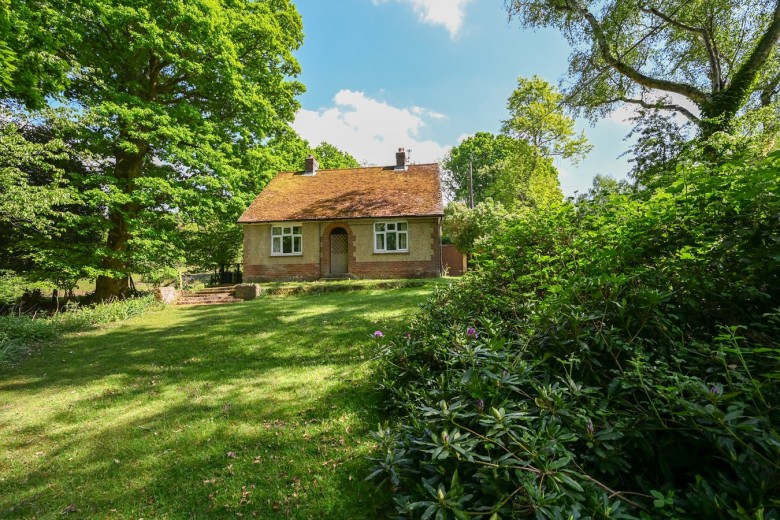 Click the photo for more details of Furze Hill, Fordingbridge, SP6