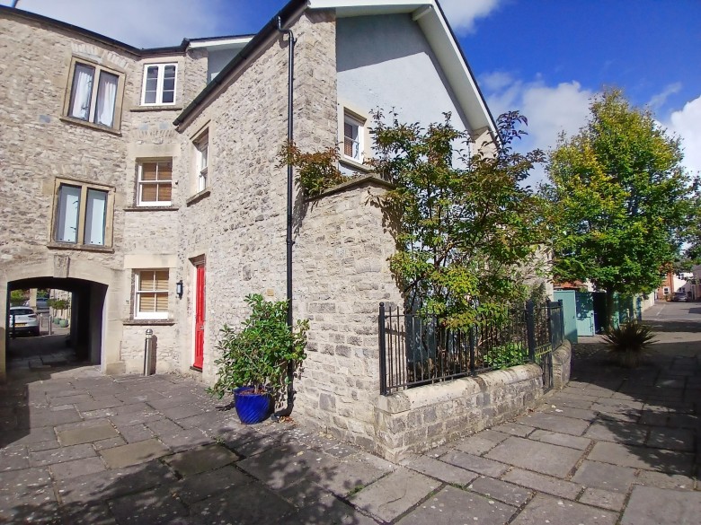 Click the photo for more details of West End Court, Shepton Mallet, Somerset