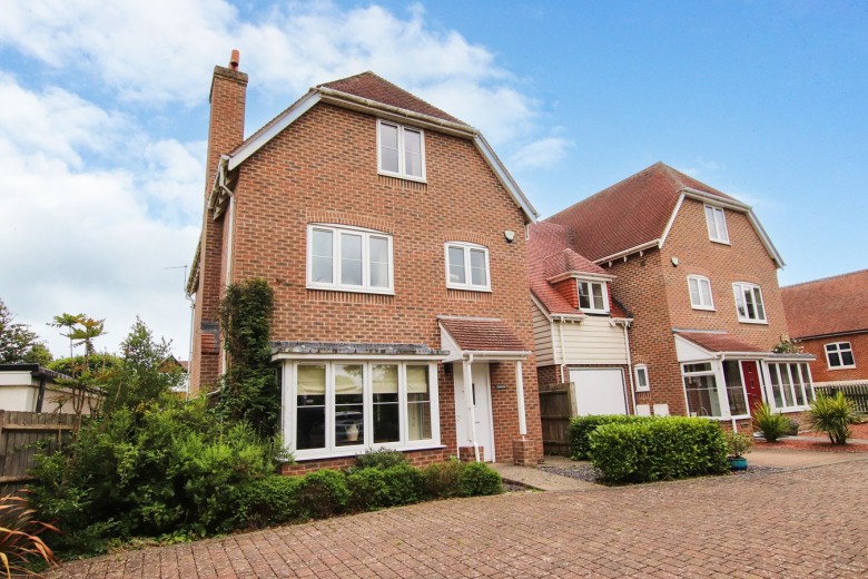 Click the photo for more details of Westover Road, Milford on Sea, Lymington, SO41