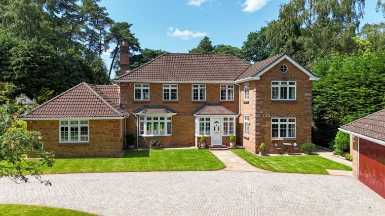 Click the photo for more details of The Chase, Ringwood, BH24
