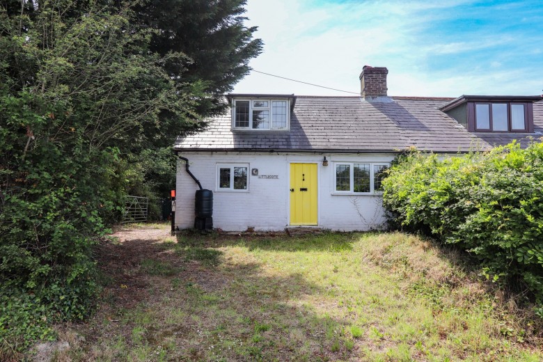 Click the photo for more details of Hooe, Battle, East Sussex