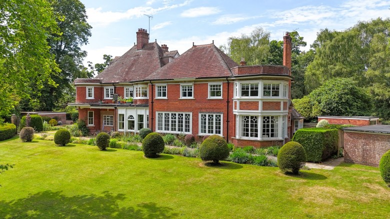 Click the photo for more details of Bank, Lyndhurst, SO43