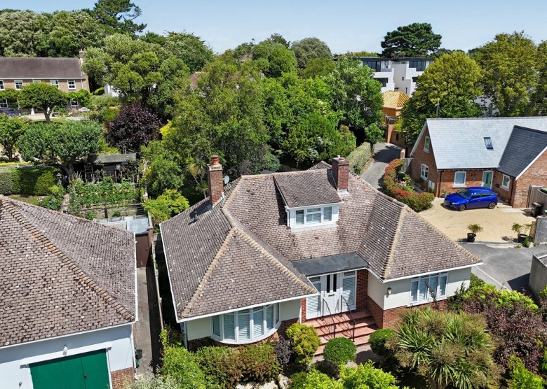 Click the photo for more details of Barnes Lane, Milford on Sea, Lymington, SO41