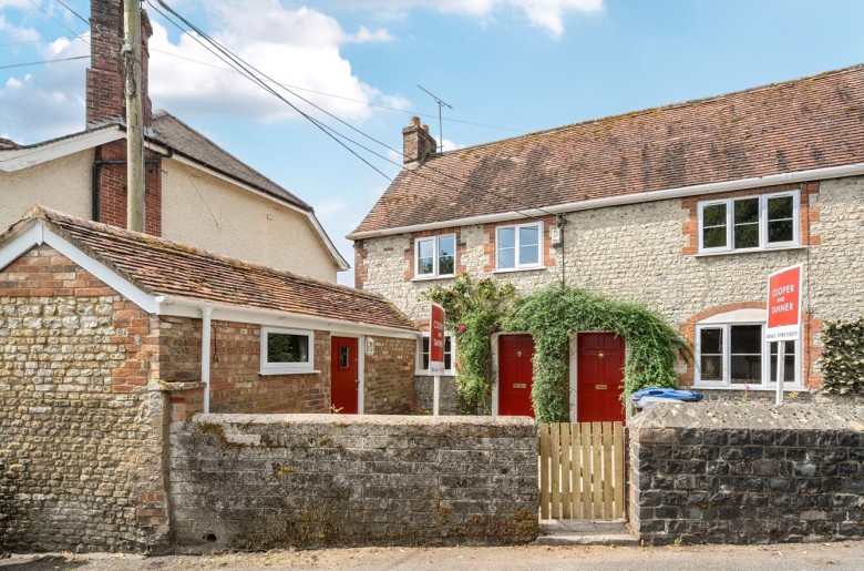 Click the photo for more details of Sutton Veny, Warminster, Wiltshire