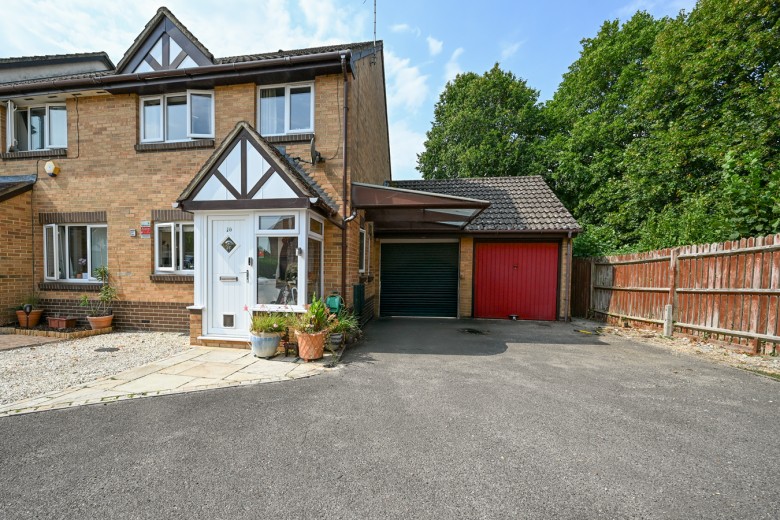 Click the photo for more details of Victoria Gardens, Ringwood, BH24