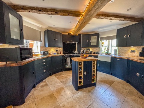 Click the photo for more details of Staplecross, Robertsbridge, East Sussex