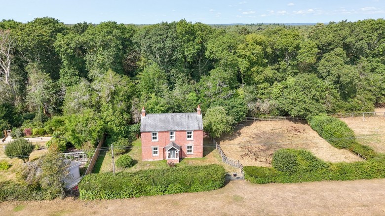 Click the photo for more details of Hilltop, Beaulieu, Brockenhurst, SO42