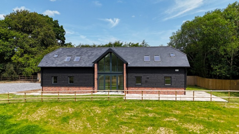Click the photo for more details of Sandleheath, Fordingbridge, SP6
