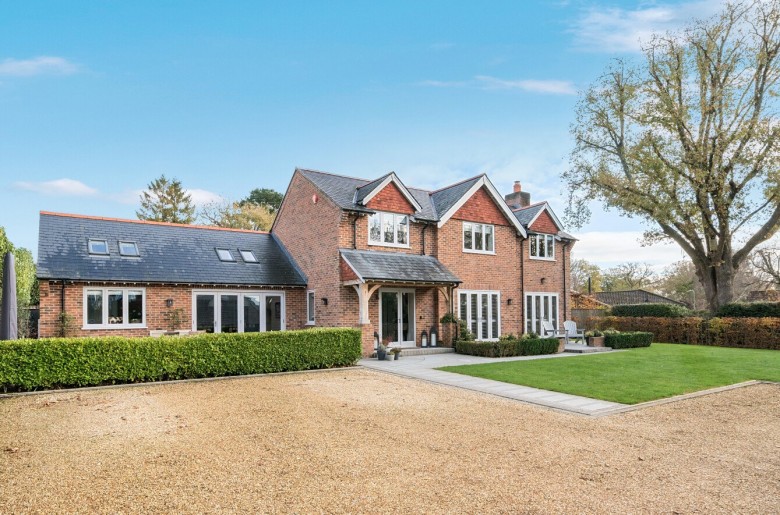 Click the photo for more details of North Weirs, Brockenhurst, SO42