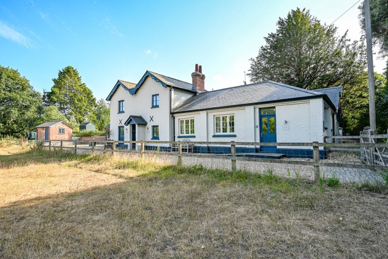 Click the photo for more details of Sopley, Christchurch, BH23
