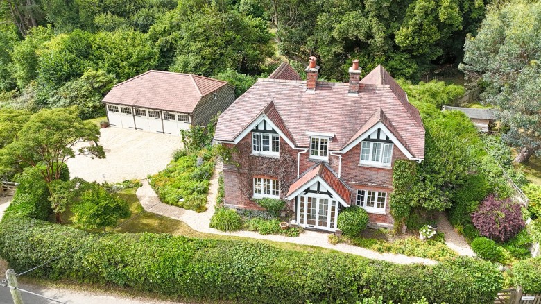 Click the photo for more details of Bank, Lyndhurst, SO43