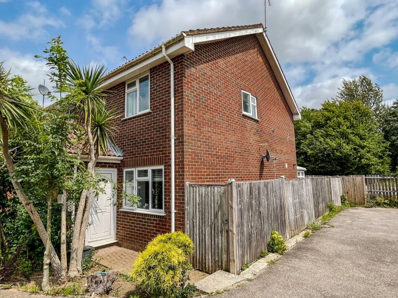 Click the photo for more details of Falconers Drive, Battle, East Sussex