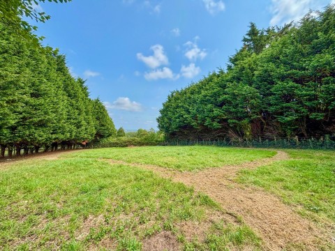 Click the photo for more details of Hastings Road, Battle, East Sussex