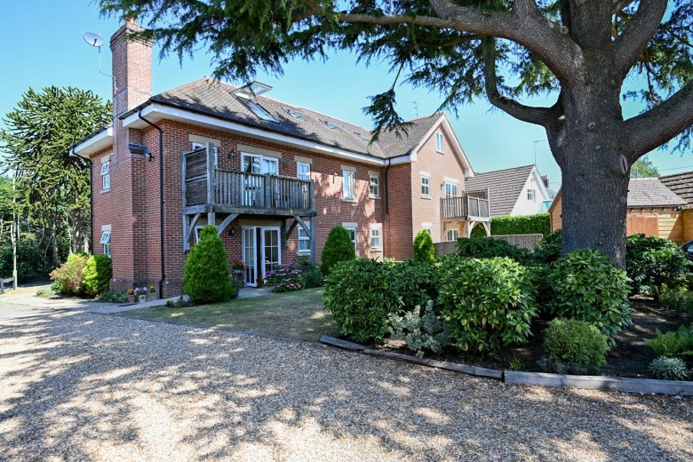 Click the photo for more details of Old Forge Close, Ringwood, BH24