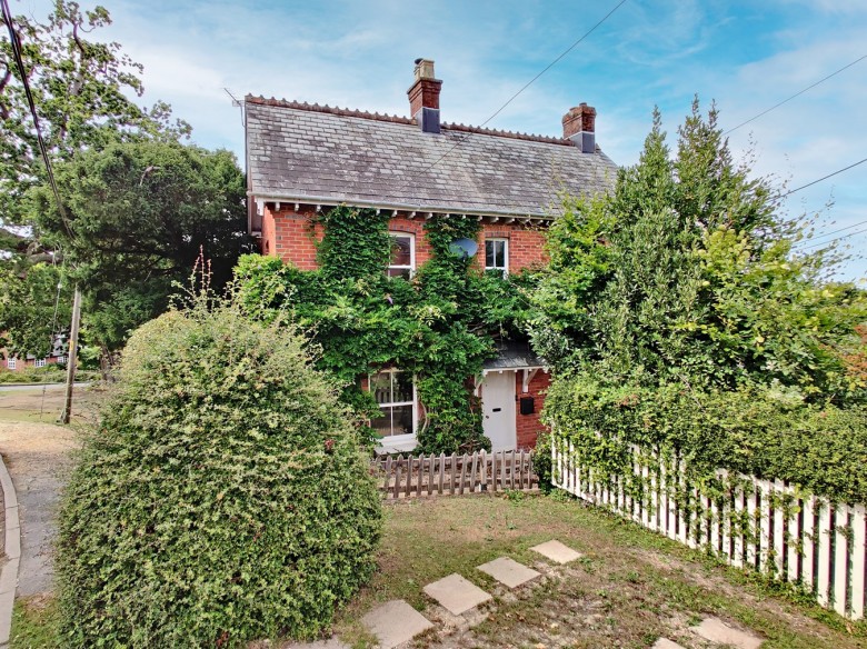 Click the photo for more details of Emery Down, Lyndhurst , SO43