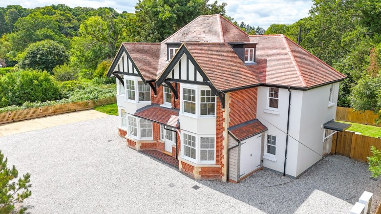 Click the photo for more details of Pikes Hill, Lyndhurst, SO43