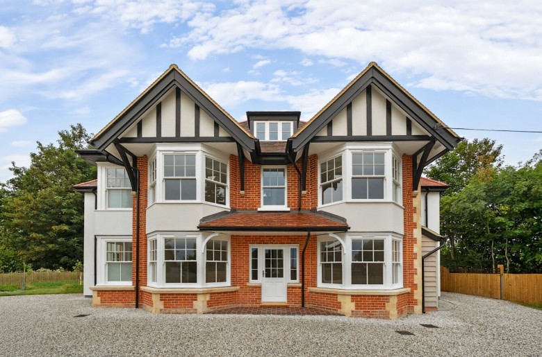 Click the photo for more details of Pikes Hill, Lyndhurst, SO43