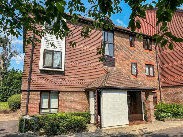 Click the photo for more details of Woodhams Close, Battle, East Sussex