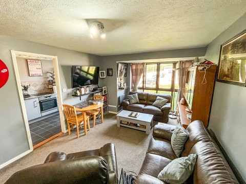 Click the photo for more details of Woodhams Close, Battle, East Sussex