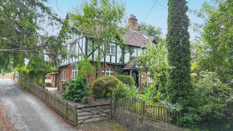 Click the photo for more details of Pikes Hill, Lyndhurst, SO43