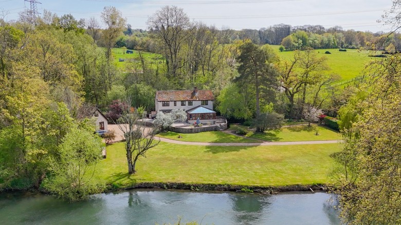 Click the photo for more details of Hale Road, Woodgreen, Fordingbridge, SP6