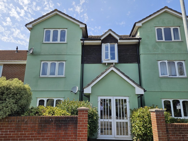 Click the photo for more details of Oriel Drive, Glastonbury, Somerset