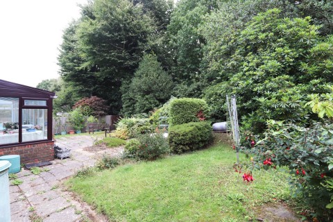 Click the photo for more details of Starrs Mead, Battle, East Sussex