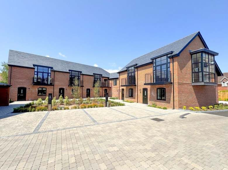 Click the photo for more details of Connaught Place, Brockenhurst, SO42