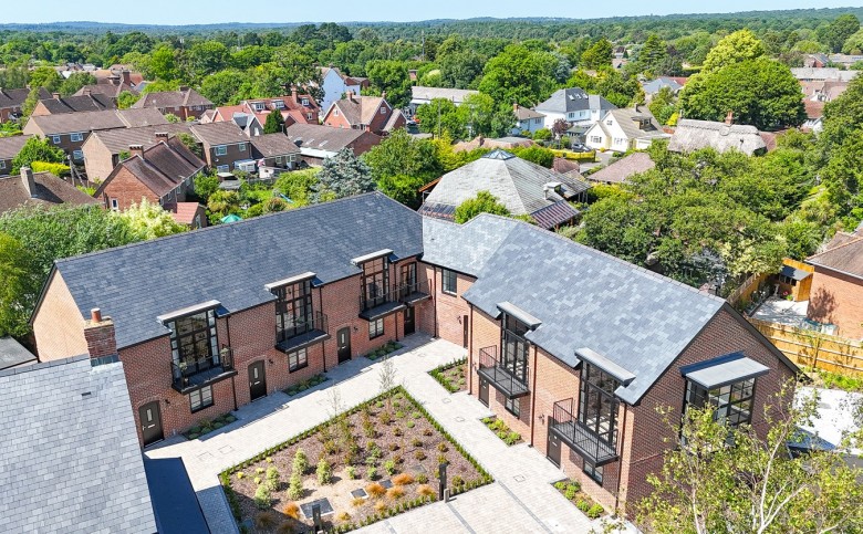 Click the photo for more details of Connaught Place, Brockenhurst, SO42