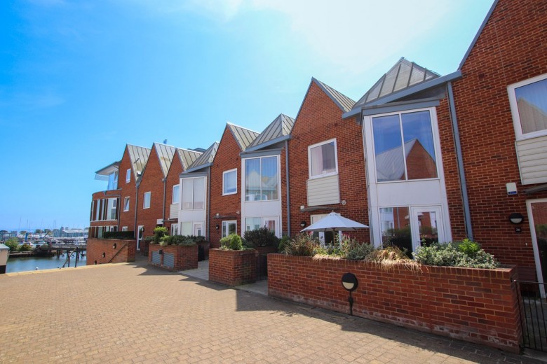 Click the photo for more details of Ainslie Place, Lymington, Lymington, SO41
