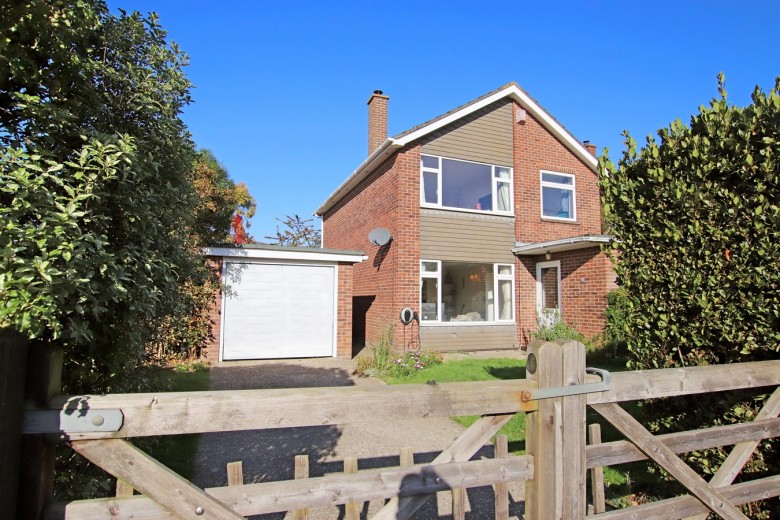 Click the photo for more details of Oliver Road, Pennington, Lymington, SO41