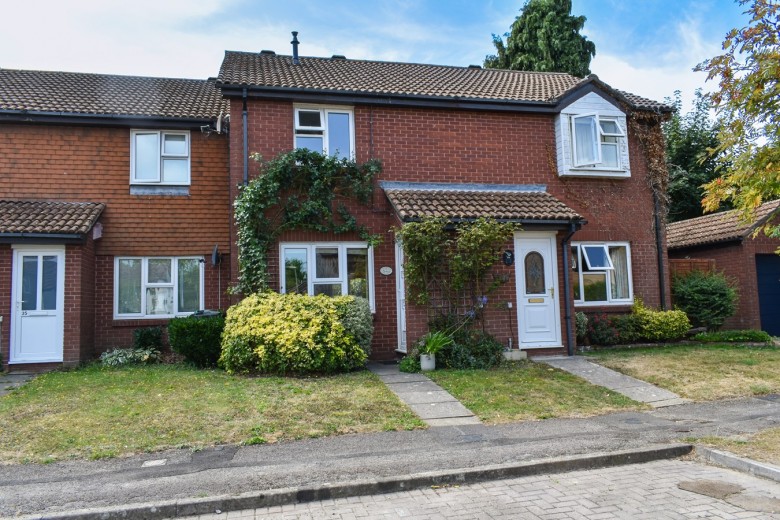 Click the photo for more details of Fennel Gardens, Lymington, SO41