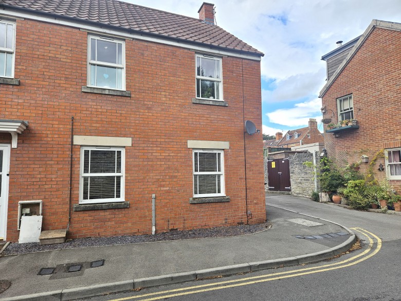 Click the photo for more details of Silver Street, Glastonbury, Somerset