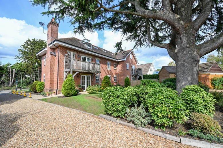 Click the photo for more details of Old Forge Close, Ringwood, BH24