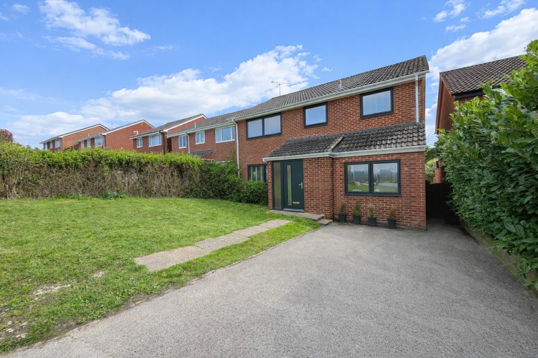 Click the photo for more details of Oak Close, Lyndhurst, SO43