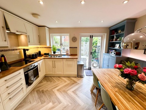 Click the photo for more details of East Sussex, BATTLE