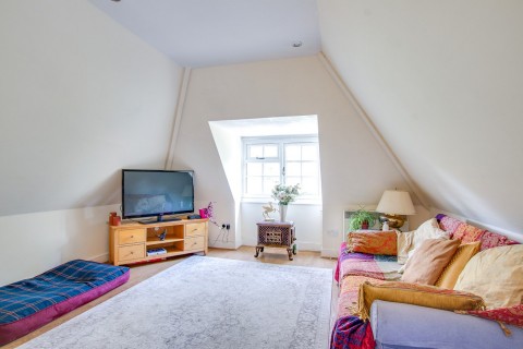 Click the photo for more details of Bank, Lyndhurst, SO43