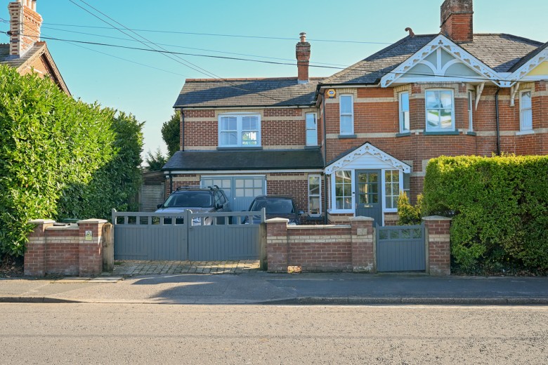 Click the photo for more details of Southampton Road, Ringwood, BH24