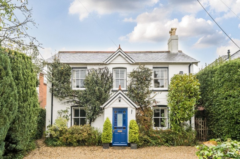 Click the photo for more details of Park Close, Brockenhurst, SO42