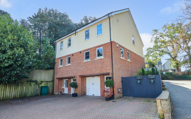 Click the photo for more details of Gillsmans Hill, St Leonards-on-Sea, East Sussex