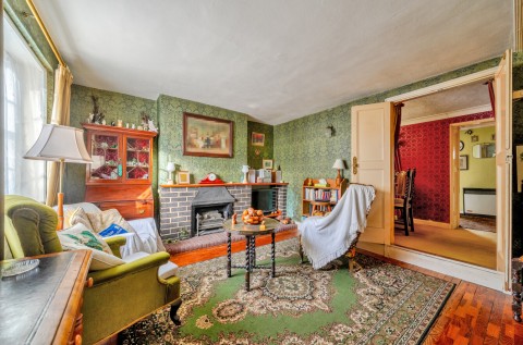 Click the photo for more details of Silver Street, Warminster, Wiltshire