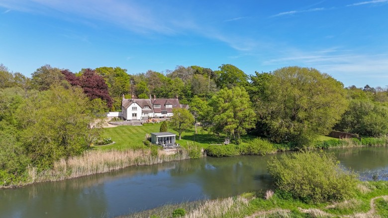 Click the photo for more details of Salisbury Road, Christchurch, BH23