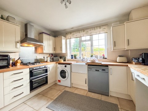 Click the photo for more details of Hastings Road, Battle, East Sussex