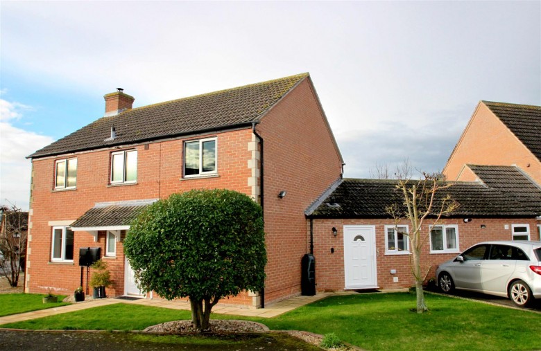 Click the photo for more details of Liddon Road, Chalgrove, Oxford