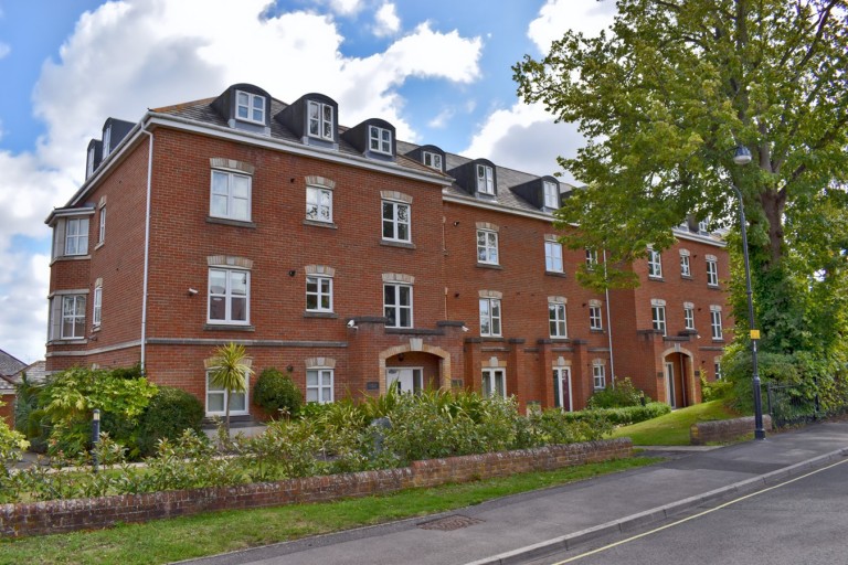 Images for Hillcroft Close, Lymington, SO41